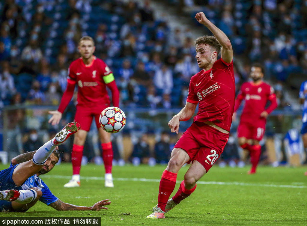 两队在前场 两队在前场